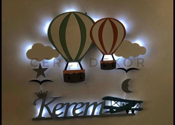 Kerem Modeli Kapadokya Balonlu ve Uçaklı Kişiye Özel Led Işıklı Bebek Odası Duvar Dekoru