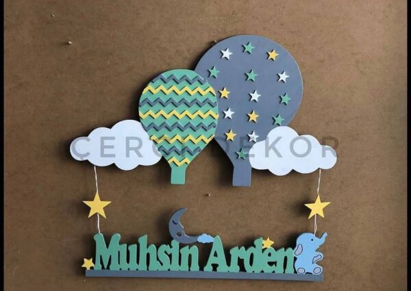 Muhsin Arden Modeli Gri ve Yeşil Kapadokya Balonlu Işıklı Ahşap İsimlik